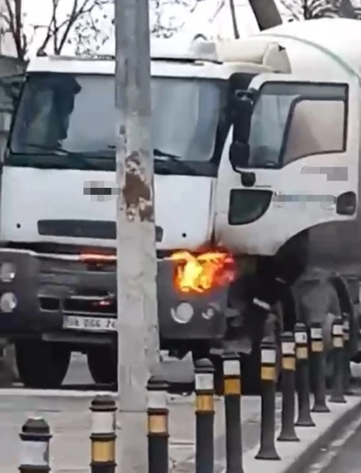 Beton kamyonu alev aldı, esnaf g&uuml;&ccedil;l&uuml;kle s&ouml;nd&uuml;rebildi
