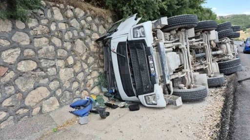 Beton mikseri devrildi: 1 ağır yaralı
