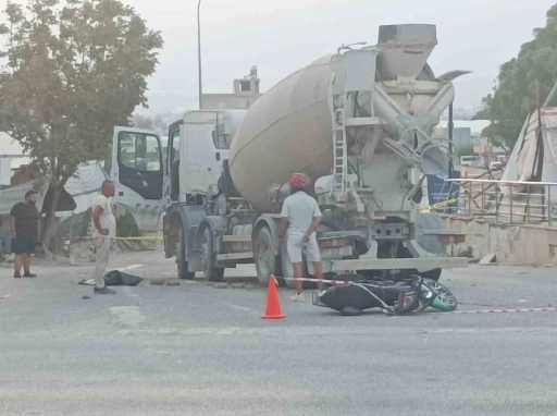 Beton mikseri motosikleti ezdi: 2 ölü
