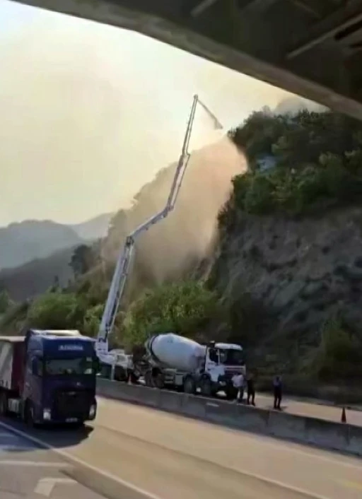 Beton mikseri ve TOMA ile alevlere karşı mücadele
