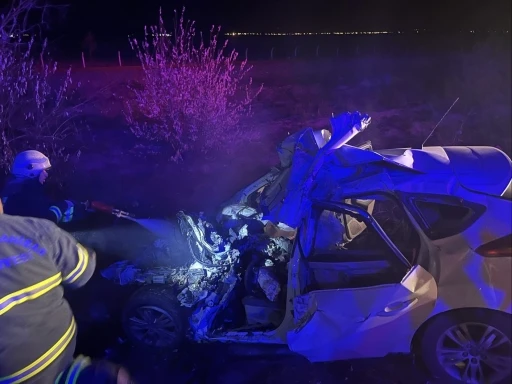 Beton mikserine çarpan sürücü hayatını kaybetti
