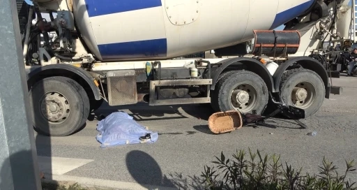 Beton mikserinin altında kalan bisikletli kadın hayatını kaybetti
