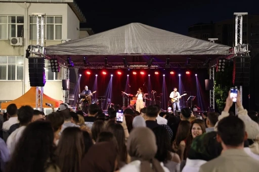 BEUN FEST 26&rsquo;da m&uuml;zik, gen&ccedil;lik ve coşku aynı sahnede buluştu

