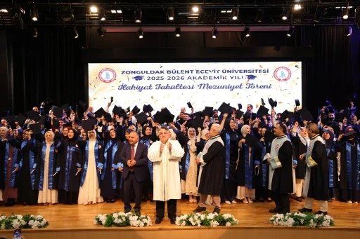 BEUN İlahiyat Fak&uuml;ltesi yeni mezunlarını geleceğe uğurladı
