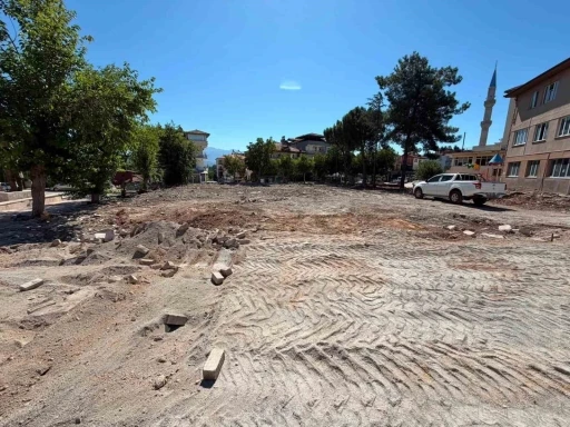 Beyağa&ccedil; &Ccedil;arşı Meydanı modern bir g&ouml;r&uuml;n&uuml;me kavuşuyor
