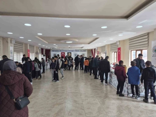Beyağa&ccedil; Kitap Fuarı kapılarını a&ccedil;tı
