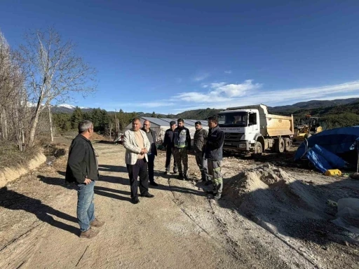 Beyağa&ccedil;&rsquo;ta arazi yolları d&uuml;zenleniyor
