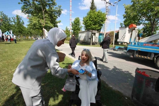 Beyaz Kalpler öğrencilerinden örnek davranış
