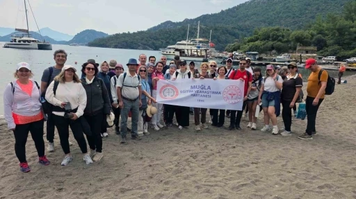 Beyaz &ouml;nl&uuml;kl&uuml;ler sağlık ve bir ruhu i&ccedil;in doğada buluştu
