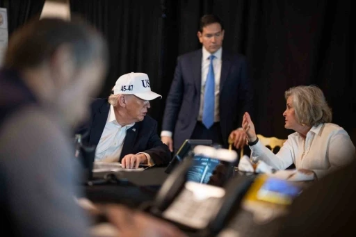 Beyaz Saray, Trump&rsquo;ın İran saldırılarını izlediği anlara dair fotoğrafları paylaştı
