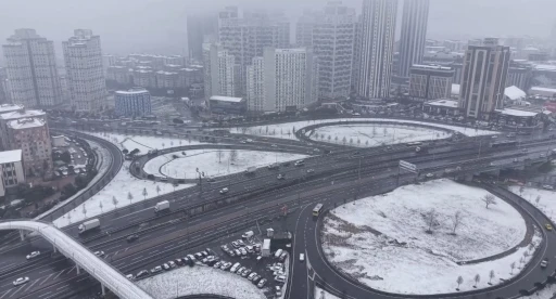 Beyaza b&uuml;r&uuml;nen Esenyurt havadan g&ouml;r&uuml;nt&uuml;lendi
