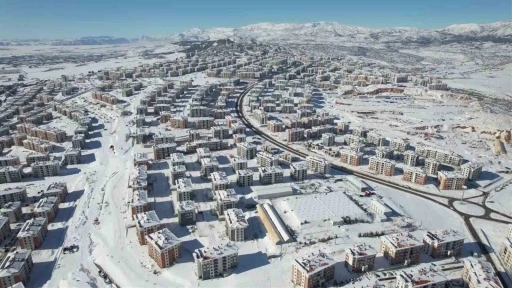 Beyaza b&uuml;r&uuml;nen İndere konutları depremzedelere sıcak yuva oldu
