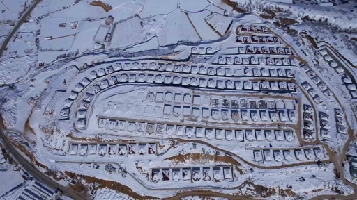 Beyaza bürünen köy evleri görsel şölen sundu
