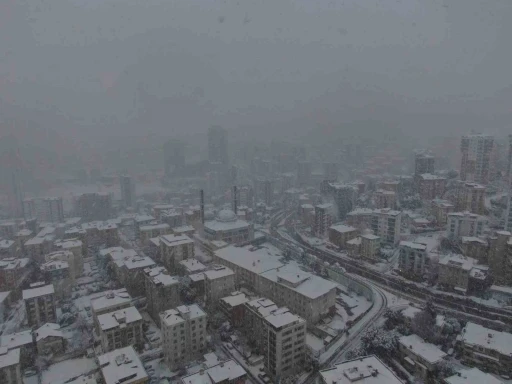 Beyaza b&uuml;r&uuml;nen Yakacık havadan g&ouml;r&uuml;nt&uuml;lendi
