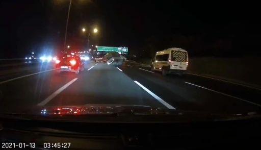Beykoz’da makas atıp kontrolden çıkan araç takla attı, kaza anı kameralara böyle yansıdı
