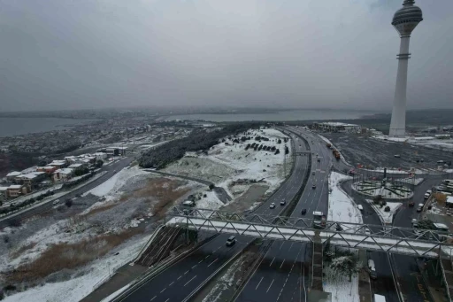 Beylikd&uuml;z&uuml; kar yağışı sonrası havadan g&ouml;r&uuml;nt&uuml;lendi
