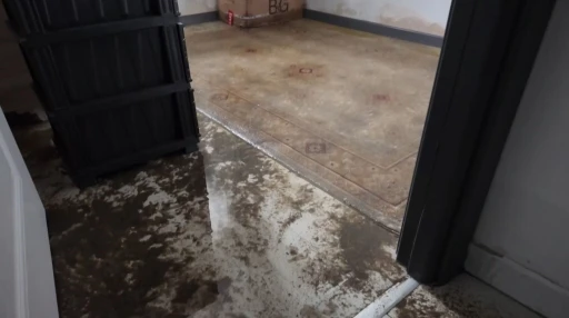 Beylikd&uuml;z&uuml;&rsquo;nde 2 daireyi su bastı: Bina boşaltıldı
