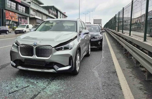 Beylikdüzü’nde düğün konvoyunda zincirleme kaza: 3 yaralı
