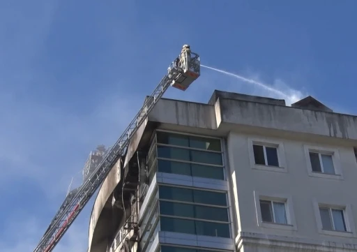 Beylikdüzü’nde korkutan çatı yangını
