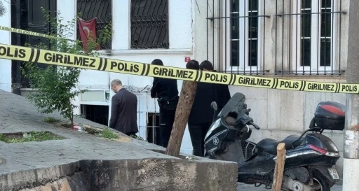 Beyoğlu&rsquo;nda bir kişi apartman dairesinde &ouml;l&uuml; bulundu
