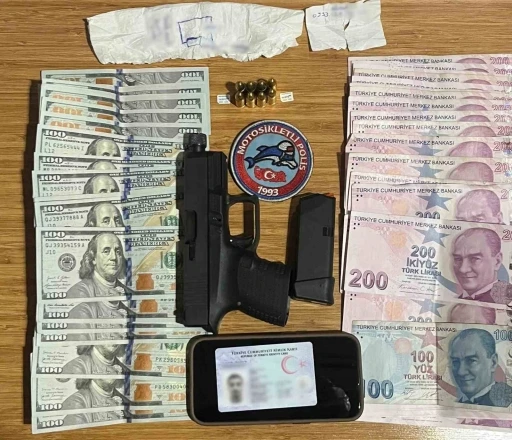 Beyoğlu&rsquo;nda ş&uuml;phe &uuml;zerine durdurulmak istenen ş&uuml;pheli firari &ccedil;ıktı
