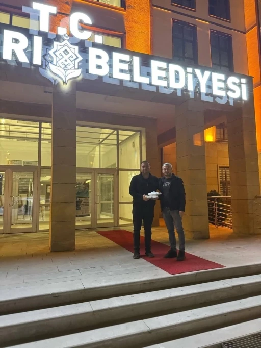 Beypazarı’nda bir muhtar vatandaşlara sahur yemeği dağıttı
