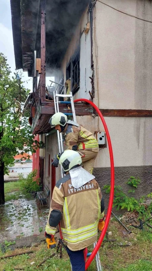 Beypazarı&rsquo;nda ev yangını paniği
