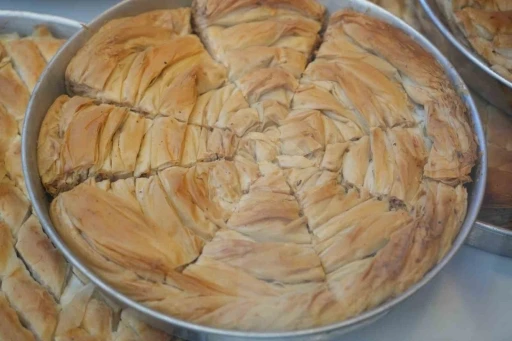 Beypazarı’nın 80 katlı baklavası için bayram mesaisi başladı
