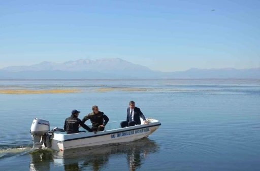 Beyşehir&rsquo;de av yasağı s&uuml;rerken balık tezgahlarında s&uuml;re şartı
