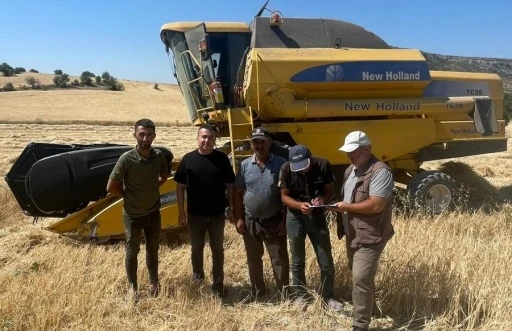 Beyşehir’de hububat alanlarında dane kaybının önüne geçebilmek için seferber oldular
