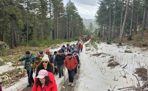 Beyşehir&rsquo;de karda doğa y&uuml;r&uuml;y&uuml;ş&uuml; coşkusu
