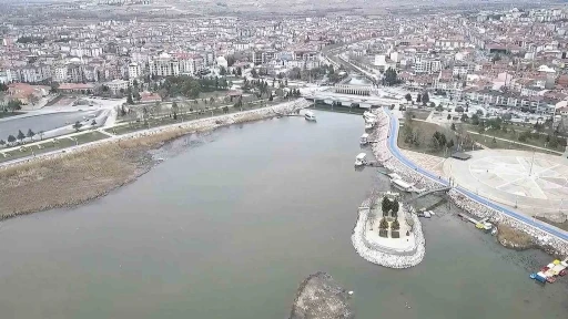 Beyşehir G&ouml;l&uuml; eski g&uuml;nlerini arıyor
