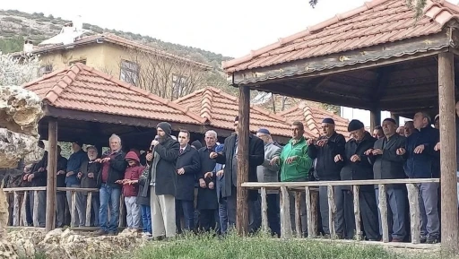 Beyşehir ve Hüyük’te çiftçiler yağmur duasına çıktı
