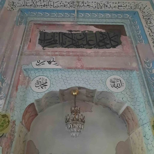 Bezzaz Cami dökülüyor
