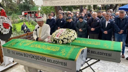 Bı&ccedil;aklanarak &ouml;ld&uuml;r&uuml;len yaşlı &ccedil;ift son yolculuklarına uğurlandı

