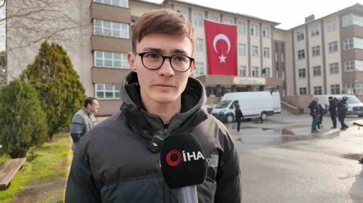 Bı&ccedil;aklı saldırıda g&ouml;rg&uuml; tanığı dehşet anlarını anlattı: "Hoca koridora &ccedil;ıkınca yanında durduk ama elimizden bir şey gelmedi"

