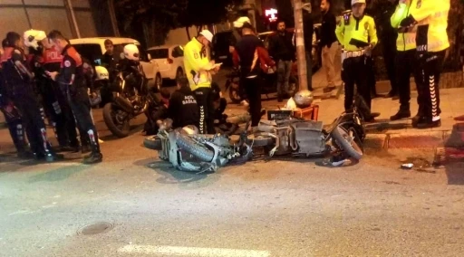 Bıçaklı yaralama olayına karışan motosikletli şüpheliler polisten kaçarken kaza yaptı: 3 yaralı

