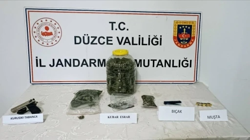 Bidondan turşu yerine uyuşturucu &ccedil;ıktı
