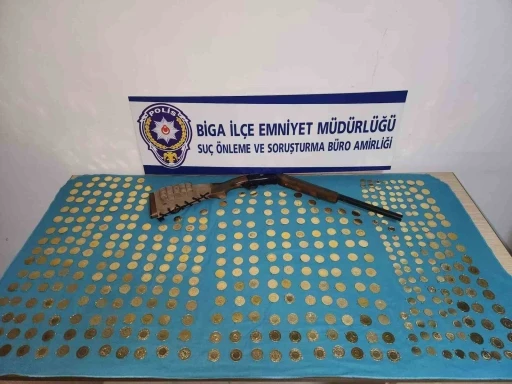Biga&rsquo;da 438 adet sahte altın ele ge&ccedil;irildi
