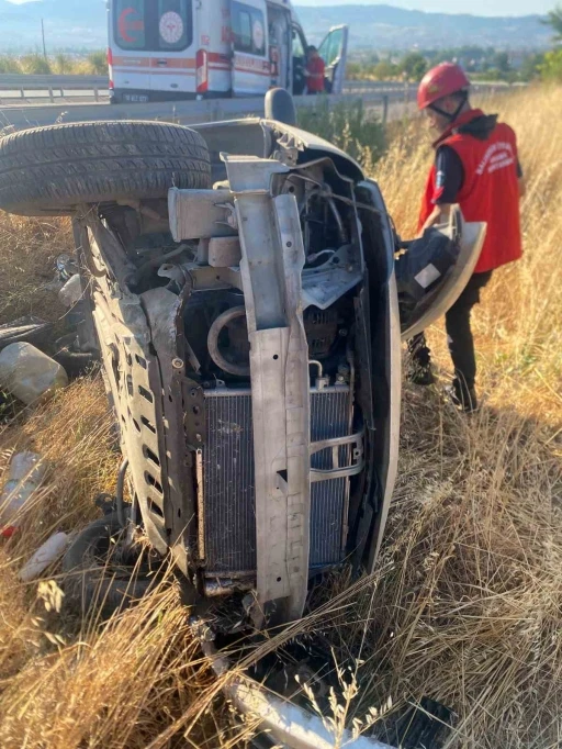 Bigadi&ccedil;&rsquo;te ara&ccedil; şarampole u&ccedil;tu; 2 yaralı
