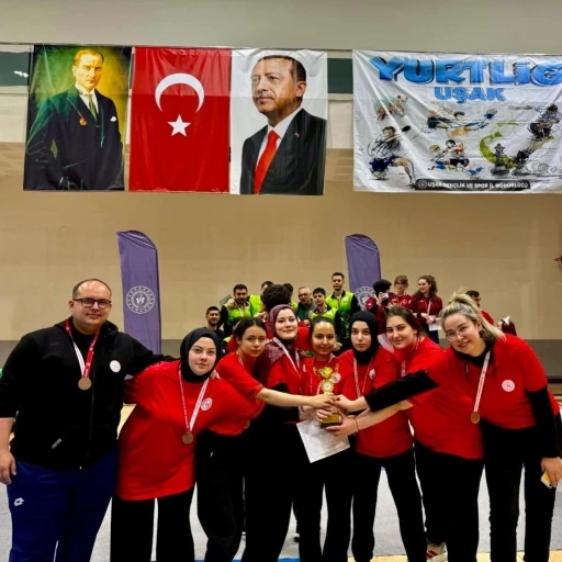 Bilecik Kız Takımı Ege B&ouml;lgesi &uuml;&ccedil;&uuml;nc&uuml;s&uuml; oldu
