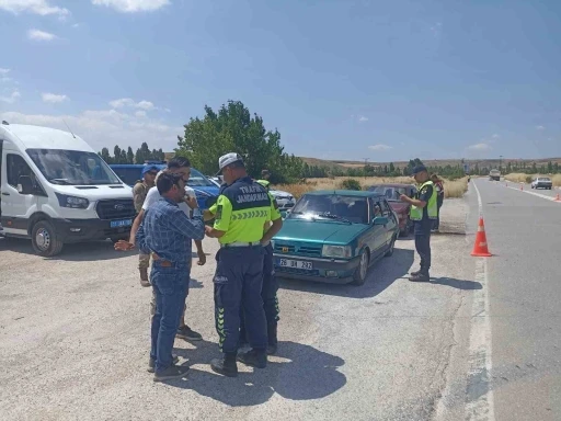 Bilecik&rsquo;te 140 şahıs ve 143 ara&ccedil; kontrol edildi

