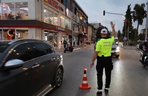 Bilecik’te  2 bin 428 şahıs ve 93 işyeri denetlenirken, 6 kişi gözaltına alındı
