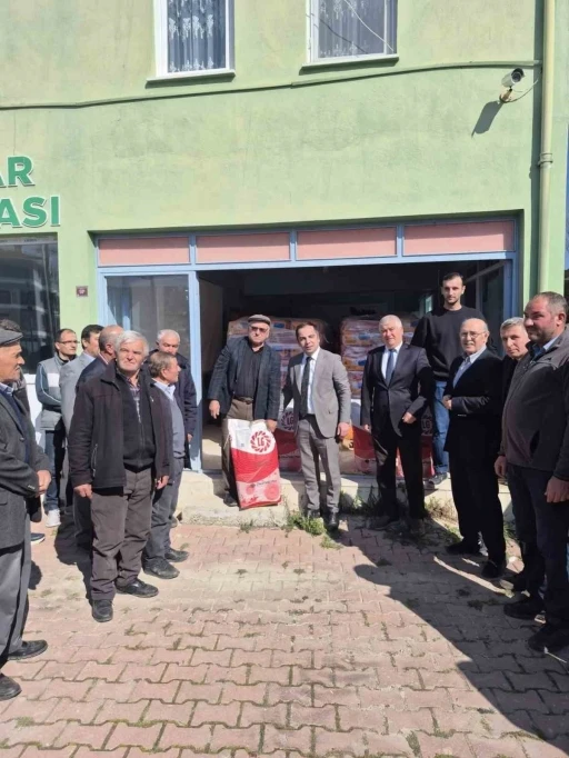 Bilecik&rsquo;te 240 torba yağlık ay&ccedil;i&ccedil;eği tohumu &uuml;reticilere dağıtıldı

