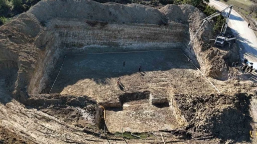 Bilecik&rsquo;te 5 bin tonluk depo i&ccedil;in ilk beton d&ouml;k&uuml;ld&uuml;
