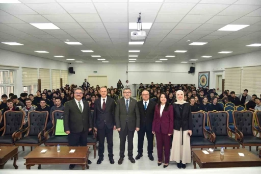 Bilecik&rsquo;te akademisyenler liselilerle buluştu
