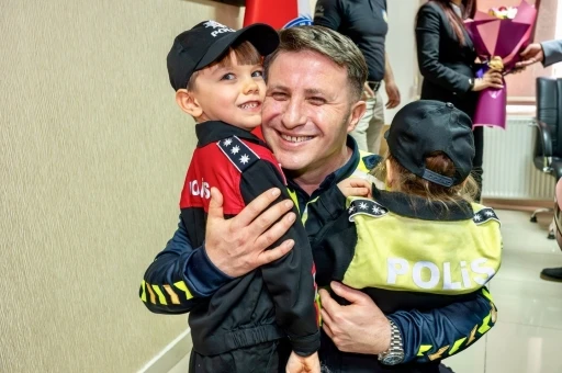 Bilecik&rsquo;te anaokulu &ouml;ğrencilerinden polislere 181&rsquo;inci yıl s&uuml;rprizi
