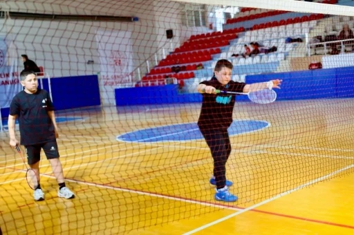 Bilecik&rsquo;te Badminton K&uuml;&ccedil;&uuml;kler İl Birinciliği m&uuml;sabakaları tamamlandı
