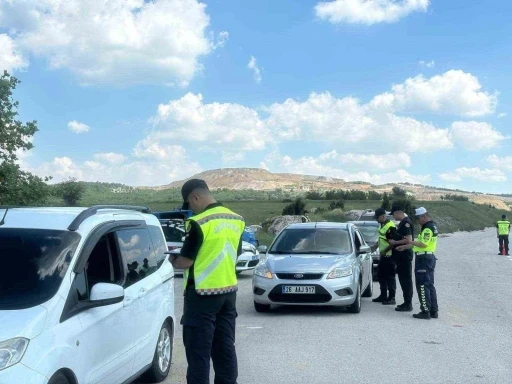 Bilecik&rsquo;te bayram denetimi: 321 kişi ve 144 ara&ccedil; sorgulandı

