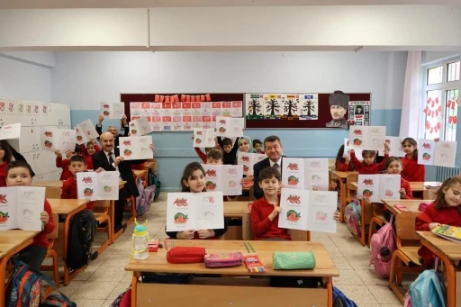Bilecik&rsquo;te &lsquo;Bilecik&rsquo;i Herkes Bilecek&rsquo; boyama kitabı &ouml;ğrencilere dağıtıldı
